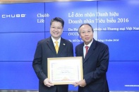 Đại diện Chubb Life Việt Nam nhận danh hiệu Doanh nhân Tiêu biểu 2016