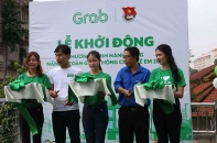 Grab trang trí cầu cho người đi bộ tại TP.HCM