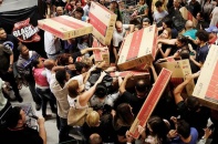 Trào lưu săn hàng "lạ" vào ngày Black Friday 2018