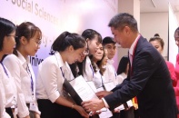 AEON trao 400 triệu đồng học bổng cho sinh viên Việt Nam