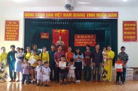 Học bổng giải golf Vì trẻ em Việt Nam đến với học sinh Trường Sa