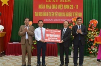 Tập đoàn Phú Thành trao học bổng 100 triệu đồng cho học sinh Thái Bình