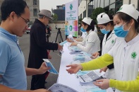 Bệnh viện TBH cấp phát miễn phí 8.000 khẩu trang y tế cho người dân