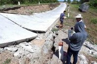 Cà Mau: Đê biển Tây tiếp tục bị sụp lún