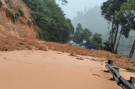 Đà Nẵng: Mưa lớn gây ngập lụt nặng, sạt lở ở nhiều nơi, giao thông chia cắt