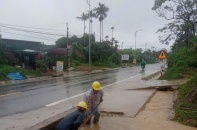 Trung Bộ vẫn còn 79 vị trí tắc đường do ảnh hưởng của mưa lũ đặc biệt lớn