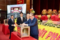 Đại biểu dự Đại hội Đảng bộ tỉnh Hưng Yên quyên góp giúp đồng bào bị thiệt hại do bão Bualoi