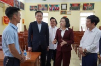 Phó Chủ tịch Quốc hội Nguyễn Thị Thanh kiểm tra công tác bầu cử tại Hưng Yên