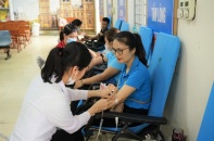 Hà Nội trao trợ cấp cho 2.665 công nhân lao động có hoàn cảnh khó khăn