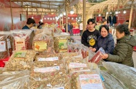Hơn 100 gian hàng có mặt tại Hội chợ Xúc tiến thương mại thị xã Sơn Tây