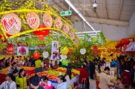 Nhiều siêu thị mở cửa phục vụ xuyên Tết, người dân không lo thiếu hàng hóa