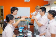 4 học sinh Việt Nam giành giải vàng cuộc thi khoa học của Cambridge