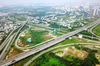 Thị trường bất động sản: Doanh nghiệp “cắn răng” buông đất vàng