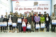 Đoàn Hiệp hội Nước mắm Việt Nam thăm và tặng quà Tết bà con tại Quảng Ngãi
