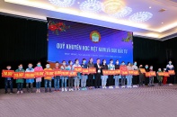 100 suất học bổng Báo Đầu tư và Quỹ khuyến học Việt Nam đến với học sinh Ninh Bình