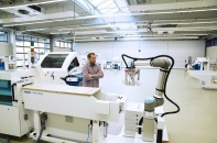 Universal Robots ra mắt mẫu robot cải tiến có tải trọng lớn