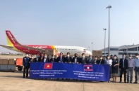 Vietjet vận chuyển miễn phí nửa triệu liều vắc-xin Covid-19 Việt Nam tặng Lào