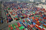 Xuất khẩu ước đạt 53,79 tỷ USD, nhập siêu quay trở lại