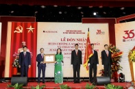 Agribank đón nhận Huân chương Lao động hạng Nhất