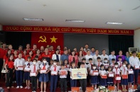 Dai-ichi Life Việt Nam trao tặng học bổng cho học sinh có hoàn cảnh đặc biệt, khó khăn tại tỉnh Long An