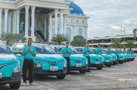 Người dân Lào thích thú trải nghiệm taxi điện Xanh SM