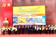 Hậu Giang trao giấy chứng nhận đăng ký đầu tư, bản ghi nhớ cho 12 doanh nghiệp