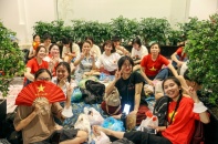 [Ảnh] Xuyên đêm xếp hàng đợi xem tổng duyệt diễu binh, diễu hành