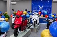 VinFast đồng loạt khai trương 66 đại lý xe máy điện - giới thiệu mô hình showroom xe điện cao cấp EV-Zone