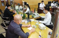 Tiền vẫn đổ vào ngân hàng, xuất hiện nỗi lo bong bóng chứng khoán