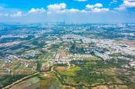 Lo lạm phát, nhiều người trú ẩn vào đất