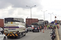 Dự án giao thông cửa ngõ TP.HCM ách tắc tứ phía