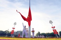 Việt Nam vững bước đi lên