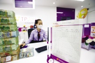 Nới nhẹ room tín dụng để tạo đà phục hồi kinh tế?
