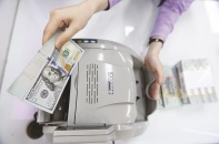 Đã đến lúc hy sinh tỷ giá để cứu lãi suất?