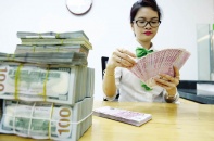 Tỷ giá nóng trở lại, lãi suất có bị cản đường hạ nhiệt?