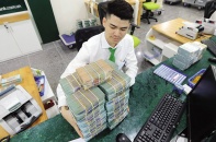 Cầu tín dụng giảm, ngân hàng đau đầu tìm cách hạ lãi suất