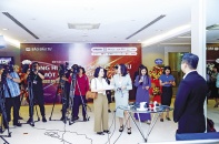 Chuyện của những người đồng hành phụng sự