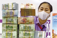 Doanh nghiệp lo ngân hàng “mua rẻ, bán đắt” USD