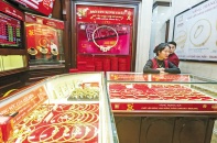 “Cá mập” giảm mua, thị trường vàng ngày càng khó đoán