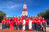 Cây bàng vuông và màu xanh hải đảo