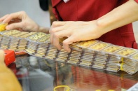 Vàng chợ đen loạn giá, nhà vàng mặc sức thao túng