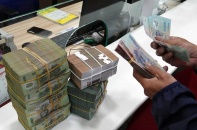 Bẫy nợ tiêu dùng khi lãi vay vọt tăng mạnh