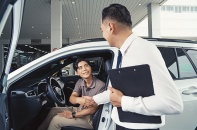 Dòng tiền vẫn ùn ùn đổ vào mua sắm ô tô