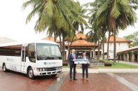 Furama Resort Đà Nẵng mua xe bus Fuso Rosa đón khách 