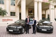 Mercedes-Benz Việt Nam bàn giao bộ đôi E 200 thế hệ mới cho Movenpick Hà Nội 