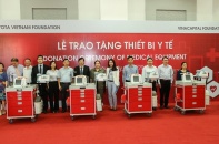 Toyota trao tặng 15 bộ xe đẩy dụng cụ cấp cứu cho các bệnh viện tại Cao Bằng 