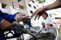 Giá xăng tiếp tục tăng mạnh