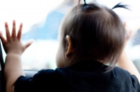 Dạy trẻ 3 tuổi kỹ năng thoát hiểm khi tình cờ bị bỏ lại một mình trên ô tô 