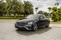 Đối thủ của BMW 530i G30 - Mercedes E 300 AMG 2019 trình làng với giá 2,833 tỷ đồng 