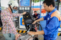 Chiều 12/6, giá xăng tăng gần 1.000 đồng/lít 
